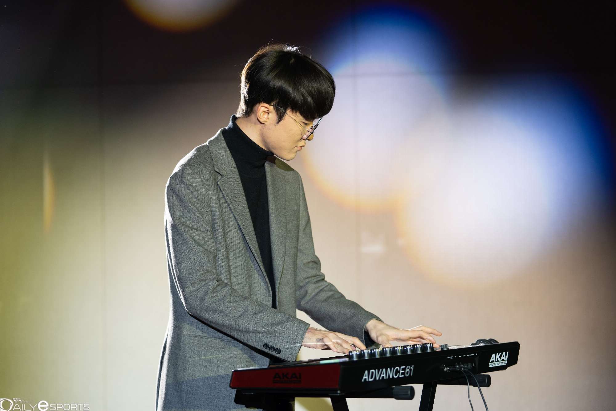 Faker chơi piano và xuất hiện như Idol Kpop tại T1 Con 2022