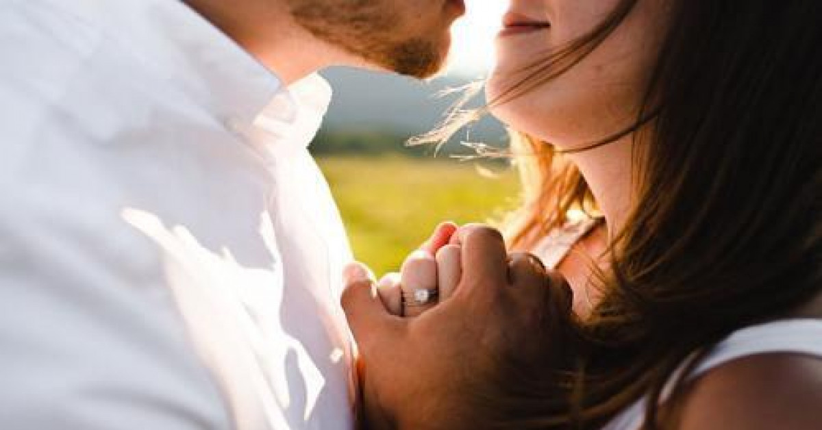Chồng đi làm xa, vợ ở nhà 'bị' trai làm thuê bỏ bùa mê thuốc lú