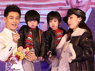 Lâm Chí Dĩnh bất ngờ khoe vợ và con trai trong buổi họp báo ra mắt album kỉ niệm 25 năm ra mắt