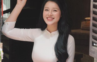 Cô giáo hot girl rạng rỡ trong tà áo dài mừng Đại lễ 30/4