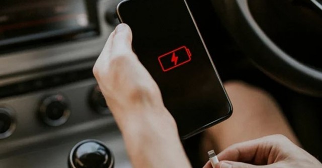 Cách xử lý khi điện thoại bỗng "dở chứng" không thể sạc trên xe ô tô