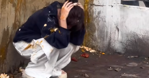 Clip cực viral: Mỹ nhân Việt bị ném 100 quả trứng vào người, "từ Đông Anh đến Nguyễn Trãi vẫn ngửi thấy mùi tanh"