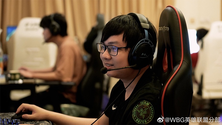 Đội hình Weibo Gaming tại LPL Mùa Hè 2022