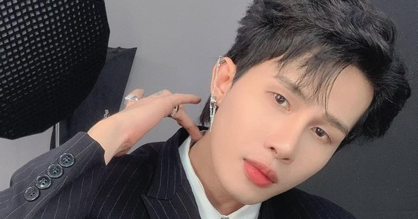 Jack và dàn sao bán lightstick giá triệu đồng, fan vẫn chi mạnh vì điều gì?