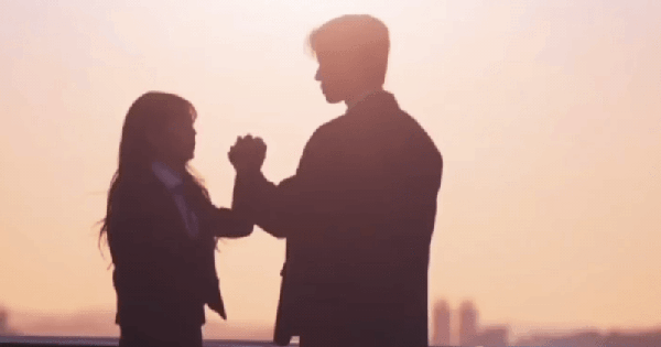 Phim ngôn tình quá hay xứng đáng nổi tiếng hơn: Nhà gái "khùng khùng" mà cute hết phần thiên hạ, nhà trai đẹp đến nổi da gà