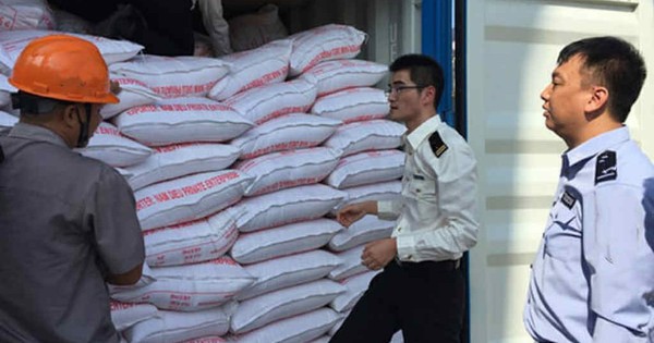 Kiểm tra đột xuất 28 container gạo nhập khẩu, hải quan bắt giữ 7 đối tượng, triệt phá thành công đường dây buôn lậu hơn 2.803 tấn gạo trị giá hơn 104 tỷ đồng