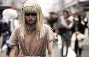 Attack on Titan: Titan Thủy Tổ Ymir xuất hiện đầy ma mị qua màn cosplay ấn tượng