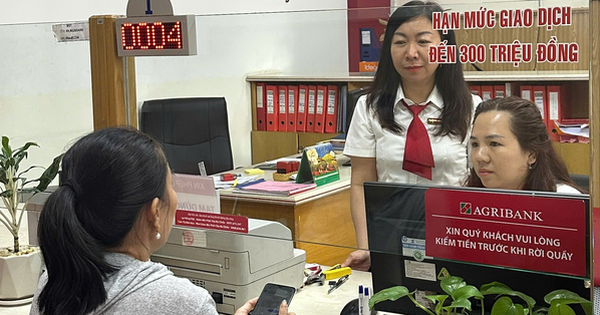 Không có tài khoản, người phụ nữ đến PGD ngân hàng để chuyển 22 triệu đồng, nhân viên Agribank thấy bất thường liền thử tra từ khóa trên mạng rồi tạm dừng giao dịch