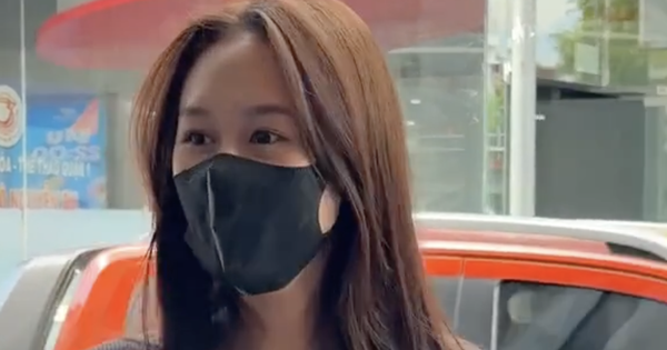 Vợ Anh Đức suýt bị xe đụng, biểu cảm liếc xéo sau đó thổi bùng tranh cãi!
