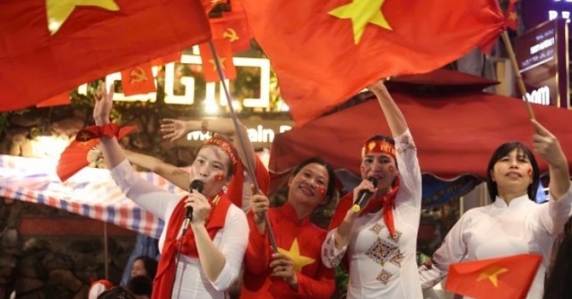Đêm Hà Nội rộn tiếng ca chờ lễ diễu binh