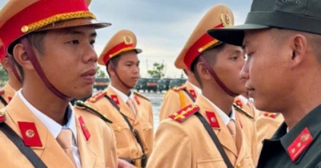 Mẹ qua đời, chiến sĩ nén đau thương, hoàn thành nhiệm vụ A80 trước khi về chịu tang