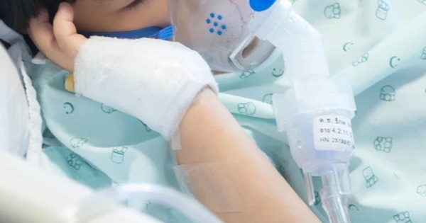 Xót xa cậu bé mắc 8 căn bệnh nan y viết thư yêu cầu mẹ ngừng điều trị