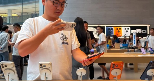iPhone 17 Pro bị chê “trầy như đồ rẻ tiền”, dân mạng cười ầm với cách giải quyết