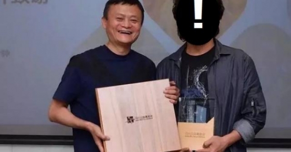 Lý Liên Kiệt trẻ trung bất ngờ khi xuất hiện bên tỷ phú Jack Ma