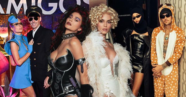 Dàn sao lên đồ đại náo Halloween: Kylie - Kendall quyến rũ nghẹt thở, Paris Hilton hóa trang thành cô bạn Britney Spears