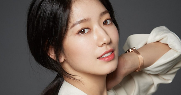 Park Shin Hye trở lại phim trường sau sinh