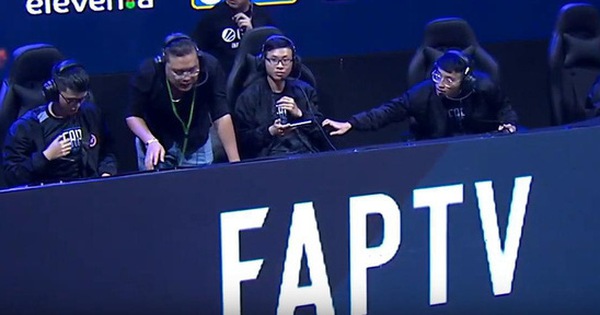 Liên Quân Mobile: FAPTV chính thức công bố đội hình mới với bom tấn Ara, thế lực mới của ĐTDV là đây chứ đâu!