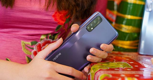 Đón quà Realme về nhà, năm Tân Sửu tràn ngập nụ cười