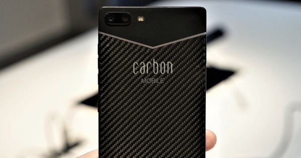 Đây là chiếc smartphone được làm bằng sợi carbon đầu tiên trên thế giới