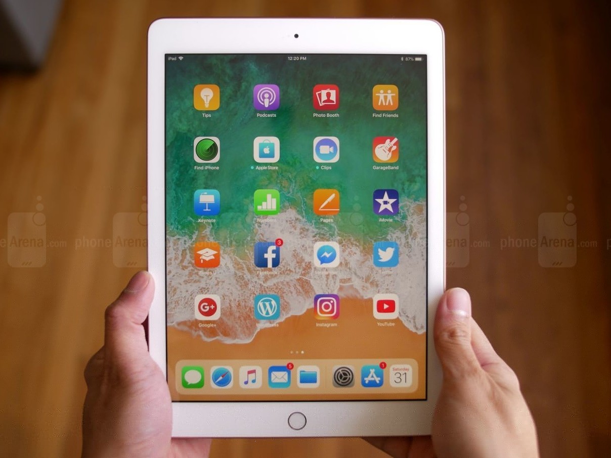 Cận cảnh iPad 2018 giá rẻ của Apple