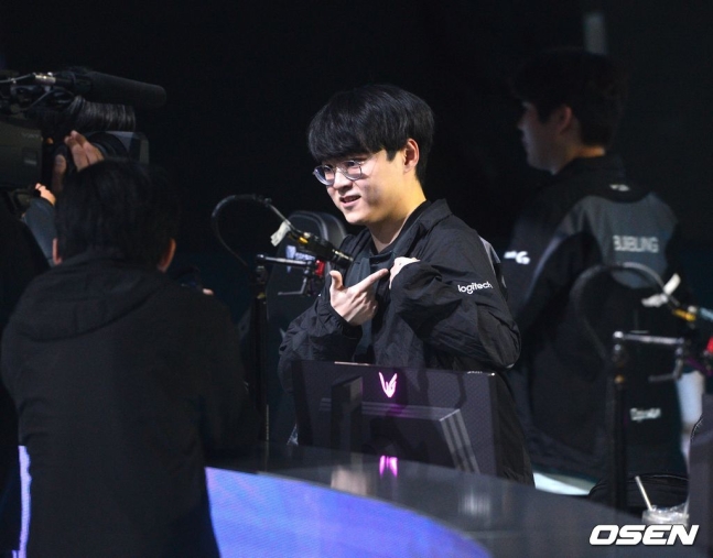 ShowMaker sẽ “cố gắng hết sức để sống sót” trước cửa ải GEN tại playoffs LCK Mùa Xuân 2024