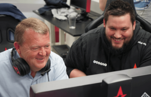 Thủ tướng Đan Mạch bất ngờ chơi CS:GO cùng đội tuyển Astralis