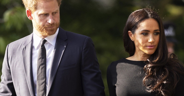 Chuyện gì xảy ra nếu vợ chồng Harry và Meghan bị tước toàn bộ tước hiệu hoàng gia?