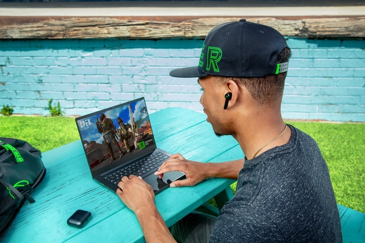 Soi qua tai nghe không dây Hammerhead Pro HyperSpeed mới đến từ Razer