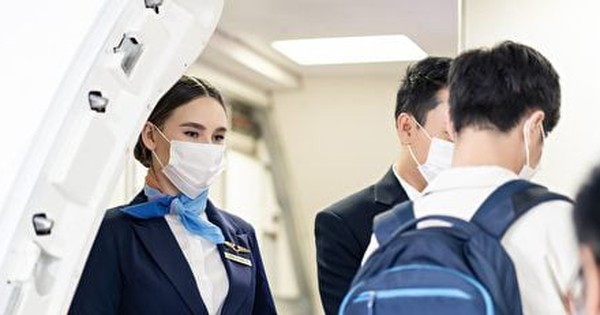 "Ý đồ" thực sự của tiếp viên hàng không khi cúi chào khách tại cửa lên máy bay: Không đơn giản là phép lịch sự