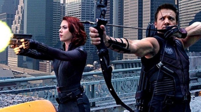 Jeremy Renner trở lại là Hawkeye trong phim riêng của Black Widow!