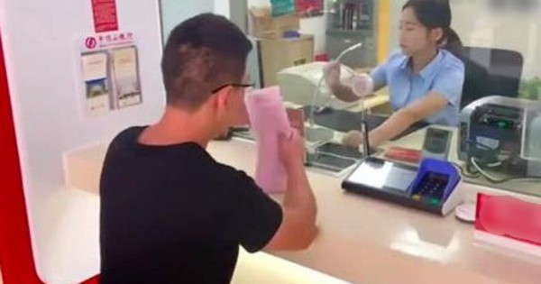 Người đàn ông trình báo hơn 1,3 tỷ chuyển khoản nhầm nhưng ngân hàng bảo không biết, tòa án khẳng định: 