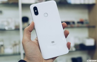 Xiaomi Mi 8 lặng lẽ bán chính hãng tại VN với giá loạn lạc, cạnh tranh trực tiếp với hàng xách tay