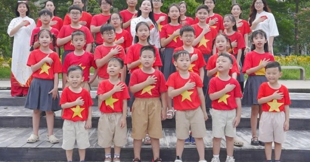 “Việt Nam – Tự hào tiếp bước tương lai” phiên bản tiếng Nhật của nữ tiến sĩ ĐH Hà Nội
