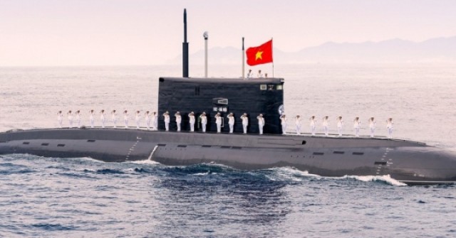 Lần đầu diễu binh trên biển