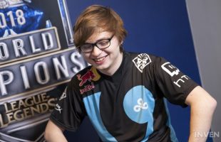 C9 Sneaky siêu tự tin: “Cảm giác như bất cứ khi nào tôi chơi Kai’Sa, nó là một trận thắng miễn phí; chúng tôi sẽ thắng 4-0”