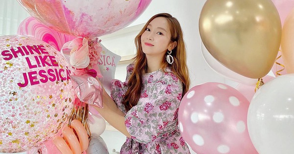 Jessica tiếp tục gây ra tranh cãi: Sách tìm đỏ mắt không thấy SNSD nhưng khiến fan loạt nữ idol nhóm TWICE, AOA phẫn nộ