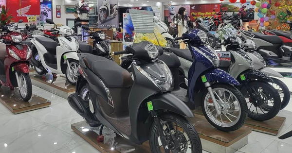 Xe máy Honda khuyến mại lớn: Tặng cả điện thoại, tai nghe, một mẫu xe tay ga nhận ưu đãi chưa từng có