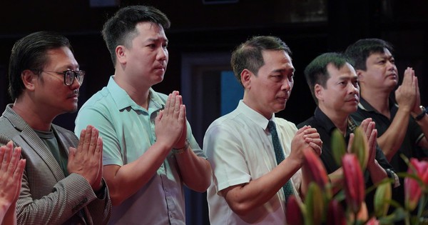 NSND Xuân Bắc dâng hương Tổ nghề ở Nhà hát Kịch Việt Nam