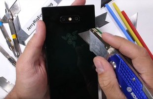 Thử 'tra tấn' Razer Phone 2 - Mỗi vết cứa lại thấy nhói đau trong lòng