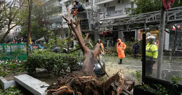 Bão Bora khiến 2 người tử vong, gây thiệt hại trên diện rộng ở Hy Lạp