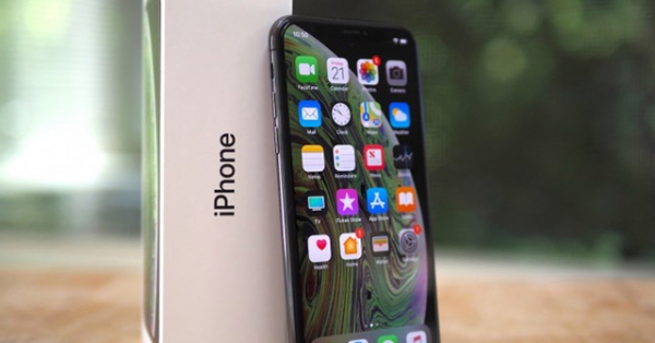 Mua iPhone XS chơi Xuân có còn phù hợp?