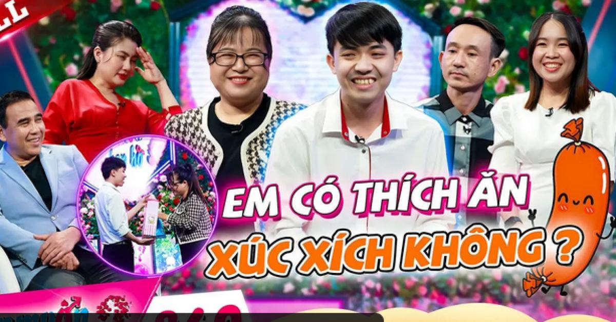 Anh chàng có gu bạn gái “độc lạ” mang theo “xúc xích khủng” đi hẹn hò