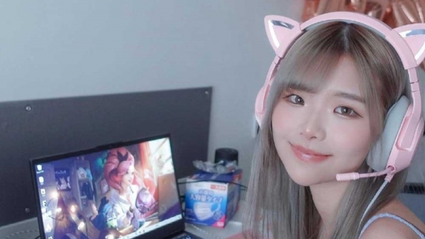 LMHT: Nữ streamer làm gì khiến fan bất ngờ sửng sốt ngay trên sóng livestream?