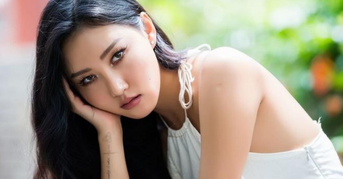 Nữ ca sĩ có thói quen lạ, khiến dân mạng tranh cãi dữ dội là ai?