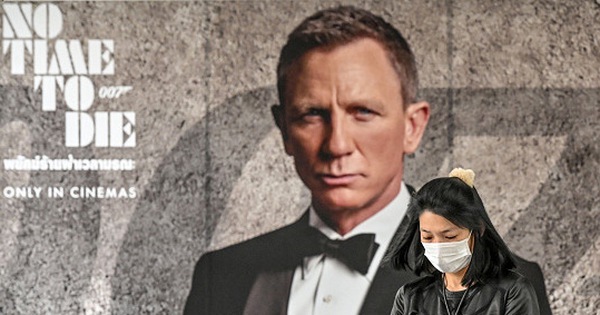 Fan James Bond viết tâm thư đề nghị hoãn chiếu 