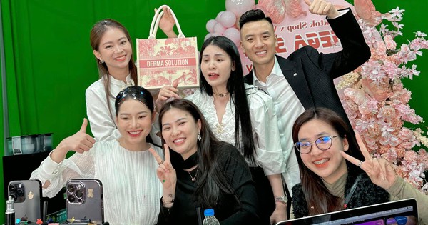 Sốc: Chủ 1 kênh TikTok vừa livestream bán hàng kiếm tiền tỷ⁄ phút, đủ tiền chốt liền 2 căn biệt thự trong chưa đầy 1 ngày