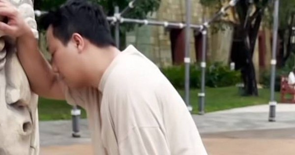Lộ video Trấn Thành loạng choạng đứng không vững, dựa tường thở dốc, chuyện gì đây?