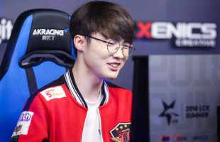 Chán củ hành đối thủ, Faker rảnh rỗi quay ra outplay chính đồng đội của mình