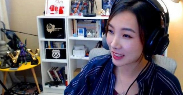 Có bằng thạc sĩ ĐH danh tiếng nhưng cô gái này lại chọn trở thành một streamer