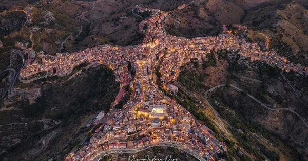 Ý: Ngôi làng ở Sicily gây sốt vì hình dạng độc đáo